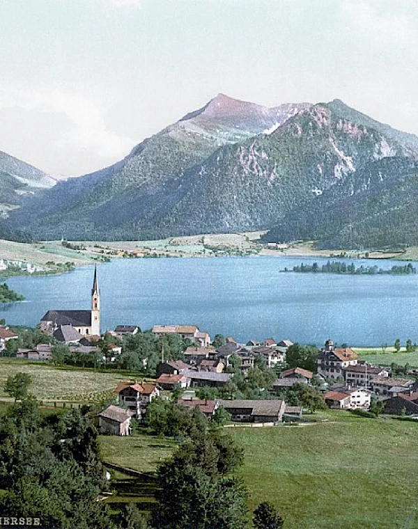 Schliersee und die bergige Landschaft