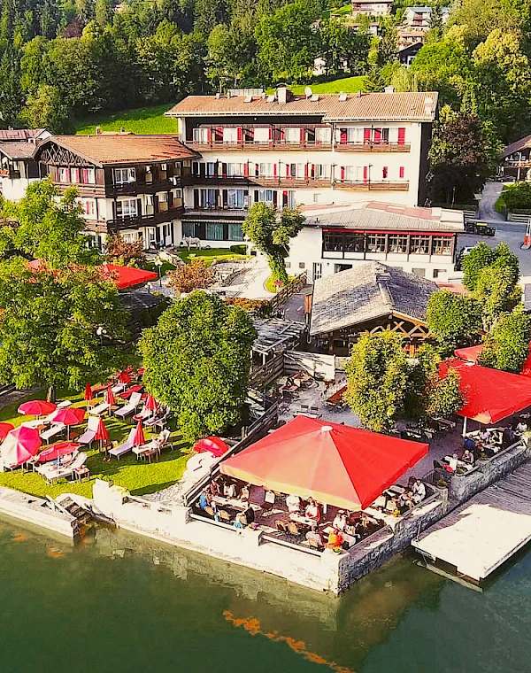 Der Schlierseer Hof mit direktem Zugang zum Schliersee von oben