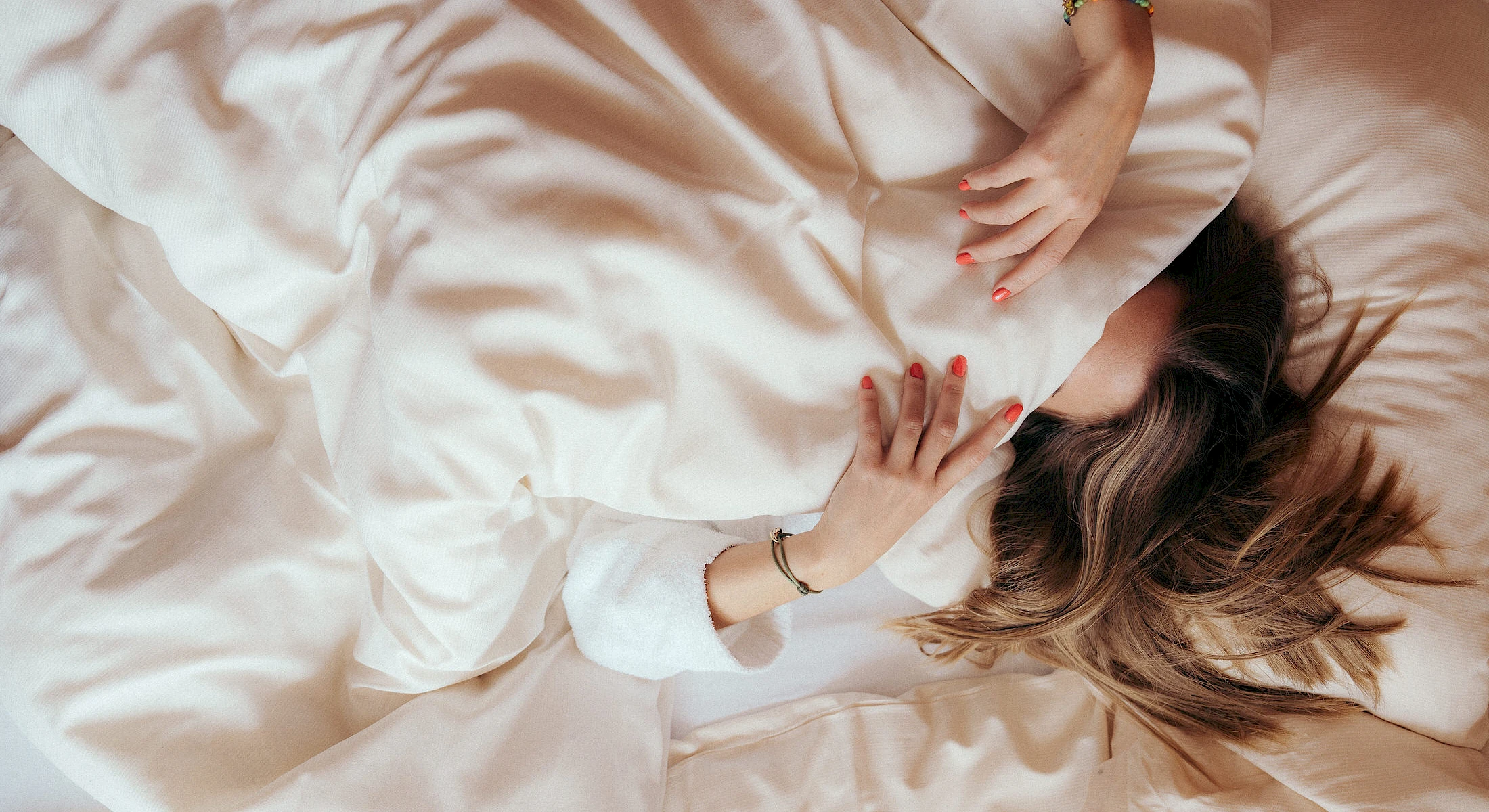 Woman in bed in a room at the Schlierseer Hof